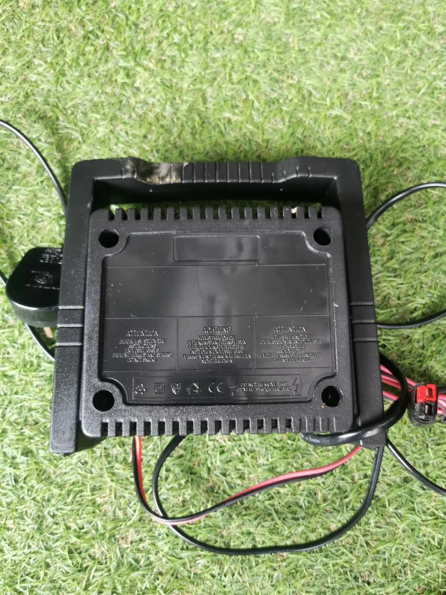 Universal Golf Glider Charger 12volt - Image 3