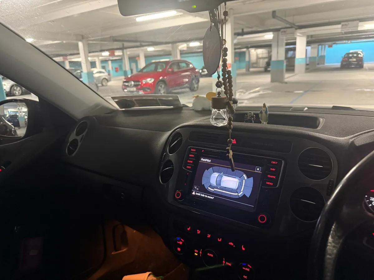 Volkswagen Tiguan - Image 4