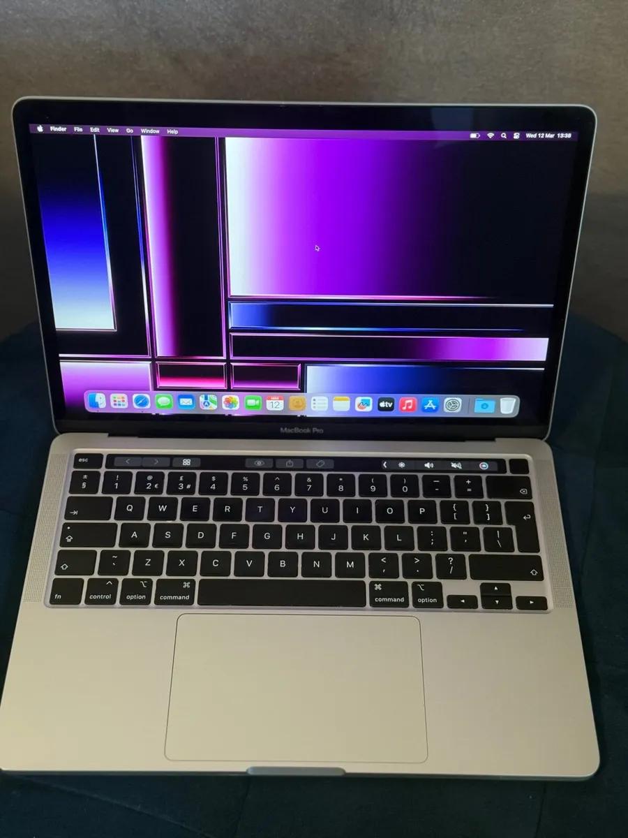 MacBook Pro 13" 2020 i5/16GB/512SSD/204c - Image 1