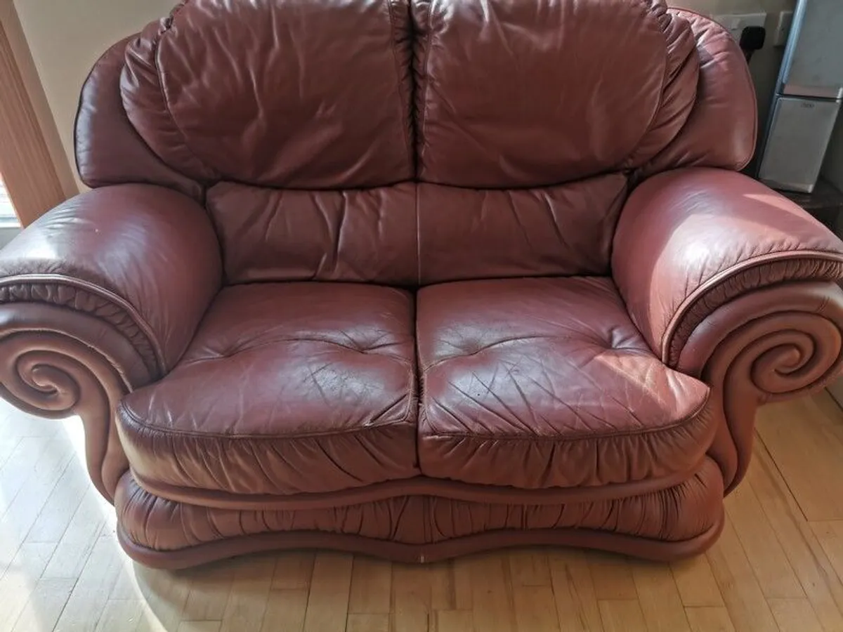 Suite of furniture - Image 1