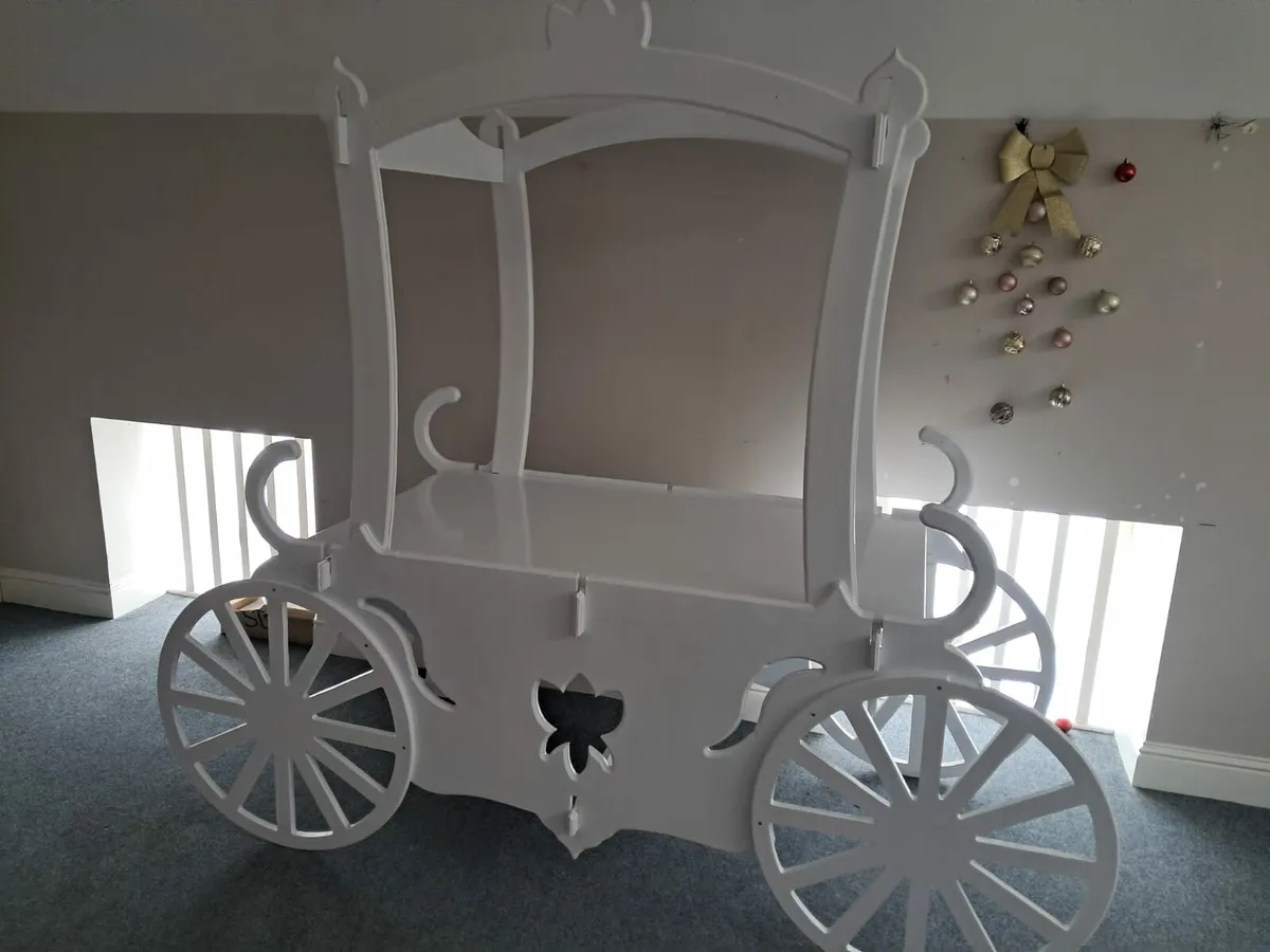Queen Carriage (candy cart) For Hire - Image 4