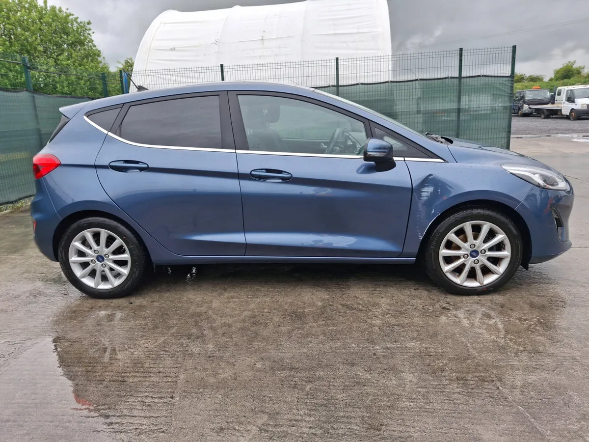 202 Ford Fiesta light side damage - Image 1