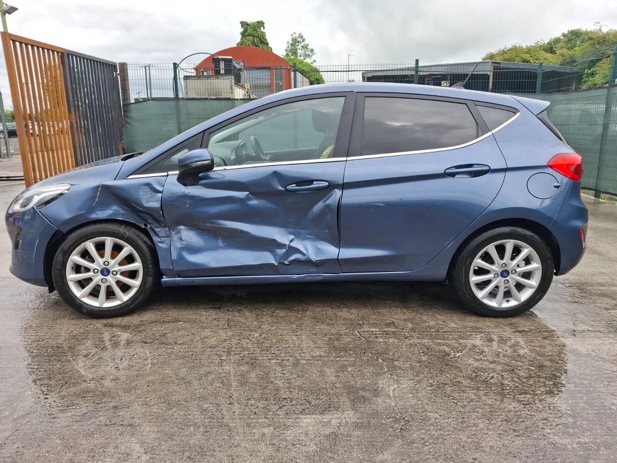 202 Ford Fiesta light side damage - Image 3