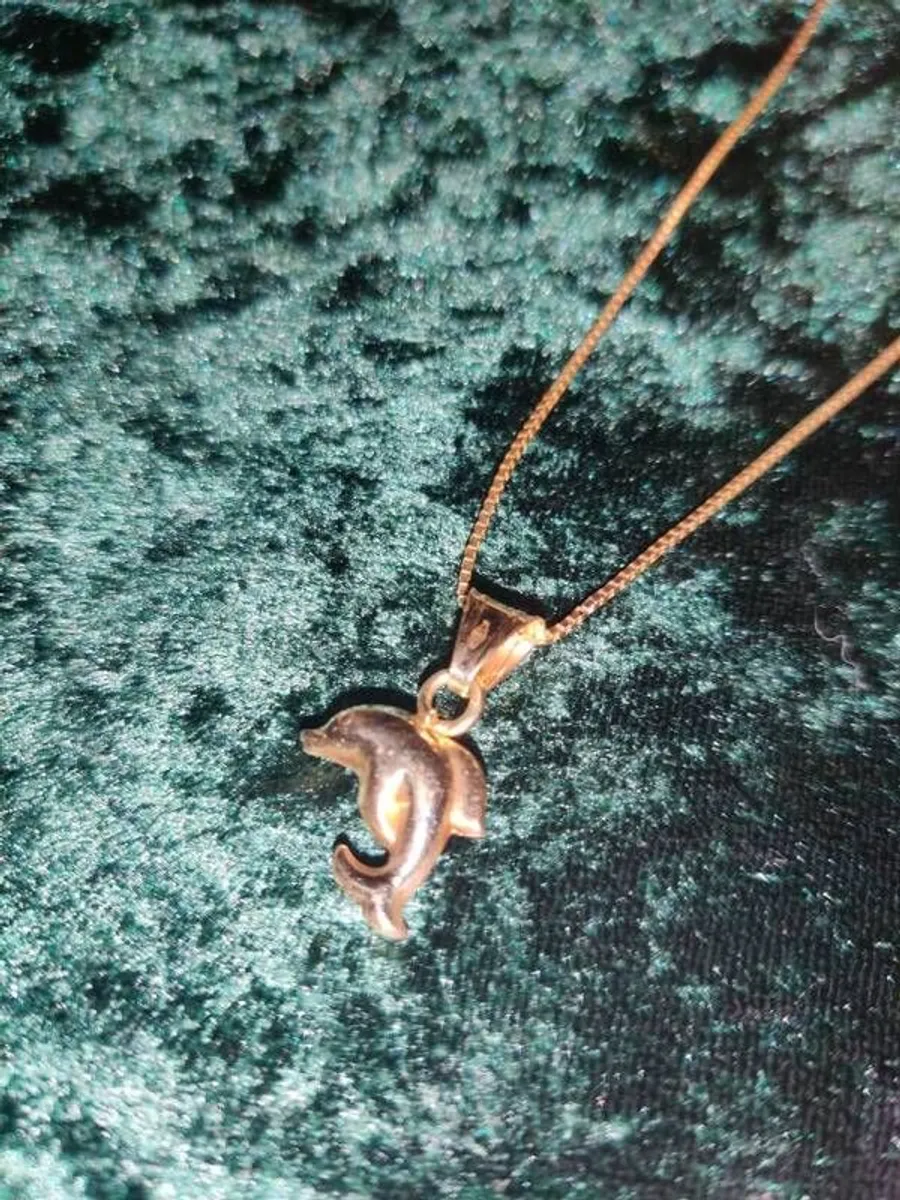 Gold necklace with heavy dolphin - Image 2
