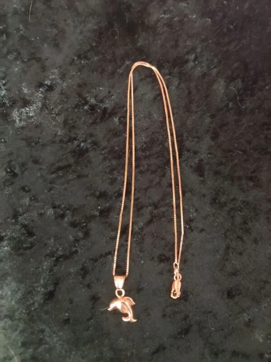 Gold necklace with heavy dolphin - Image 3