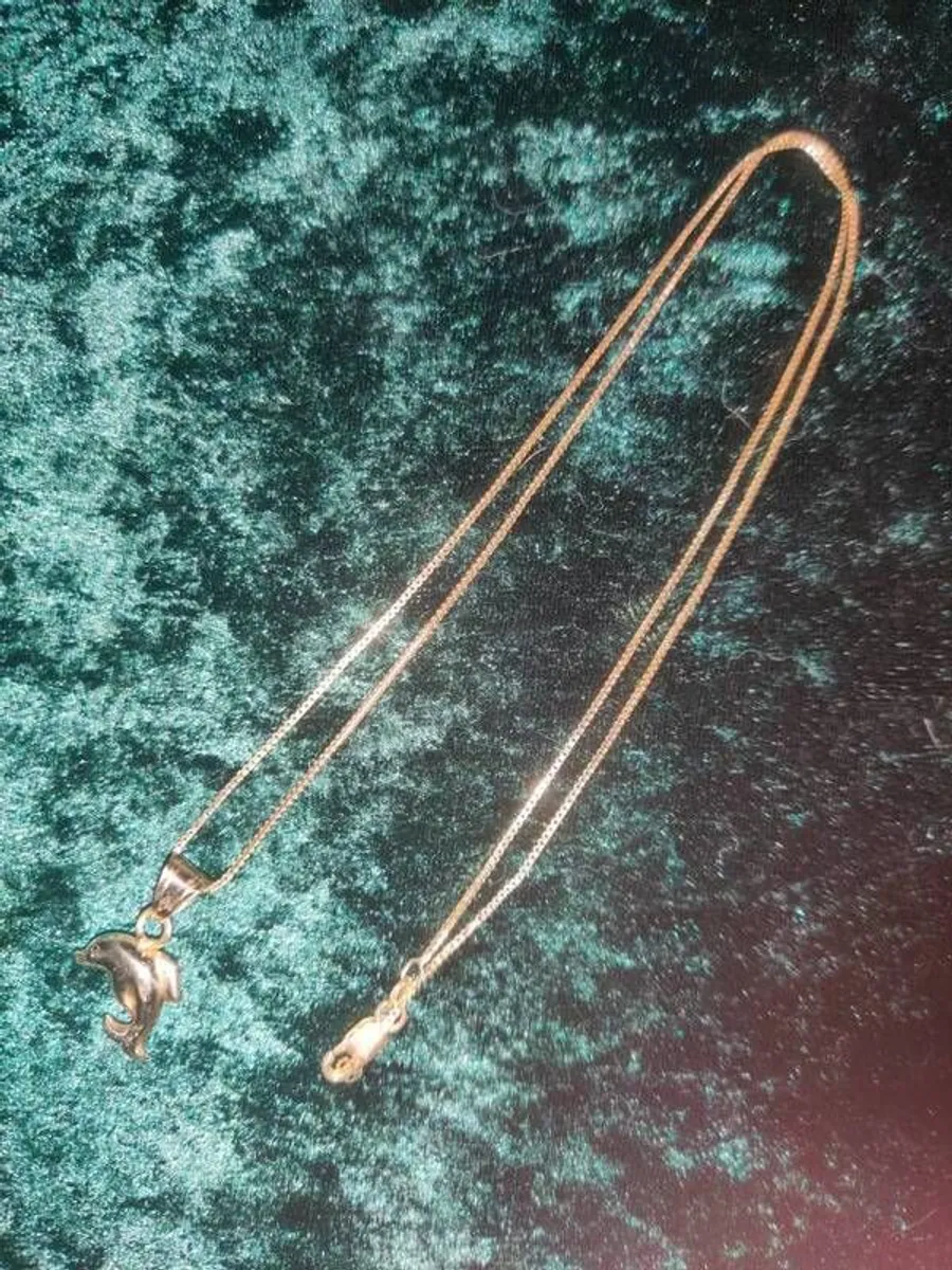 Gold necklace with heavy dolphin - Image 4