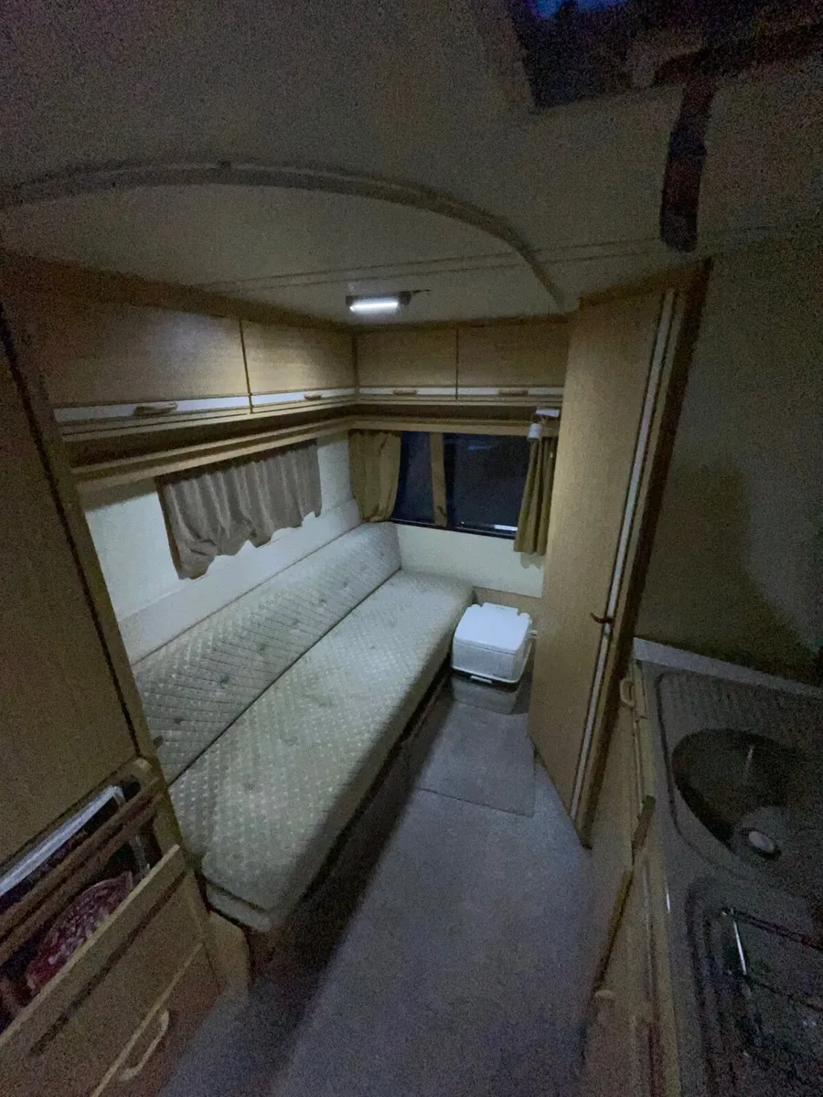 Vintage caravan 5 birth - Image 3
