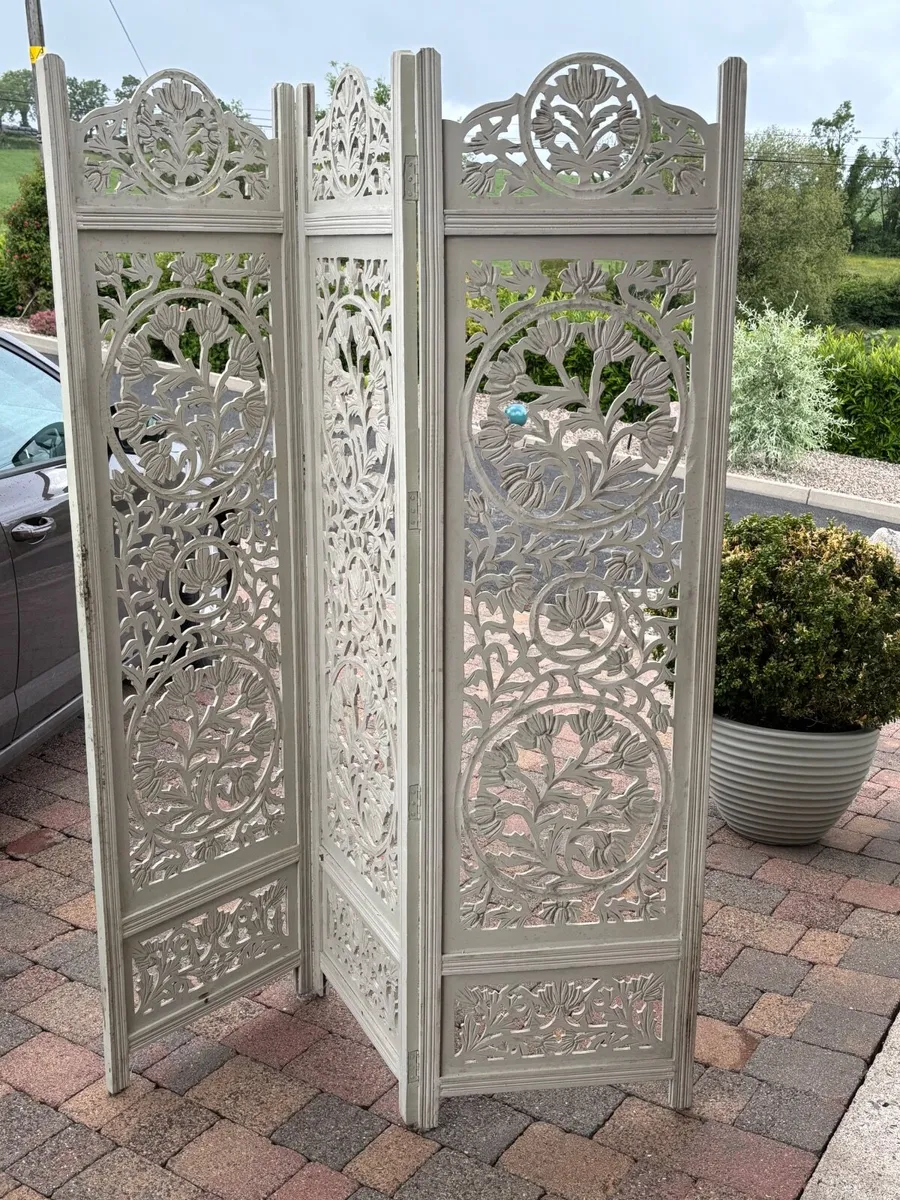 Room divider
