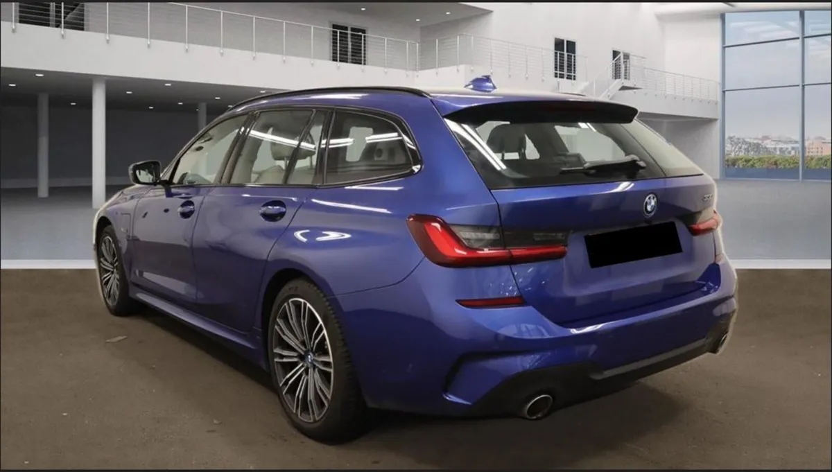 BMW 3 SERIES M SPORT  HYBRID ESTATE // HIGH SPEC - Image 3