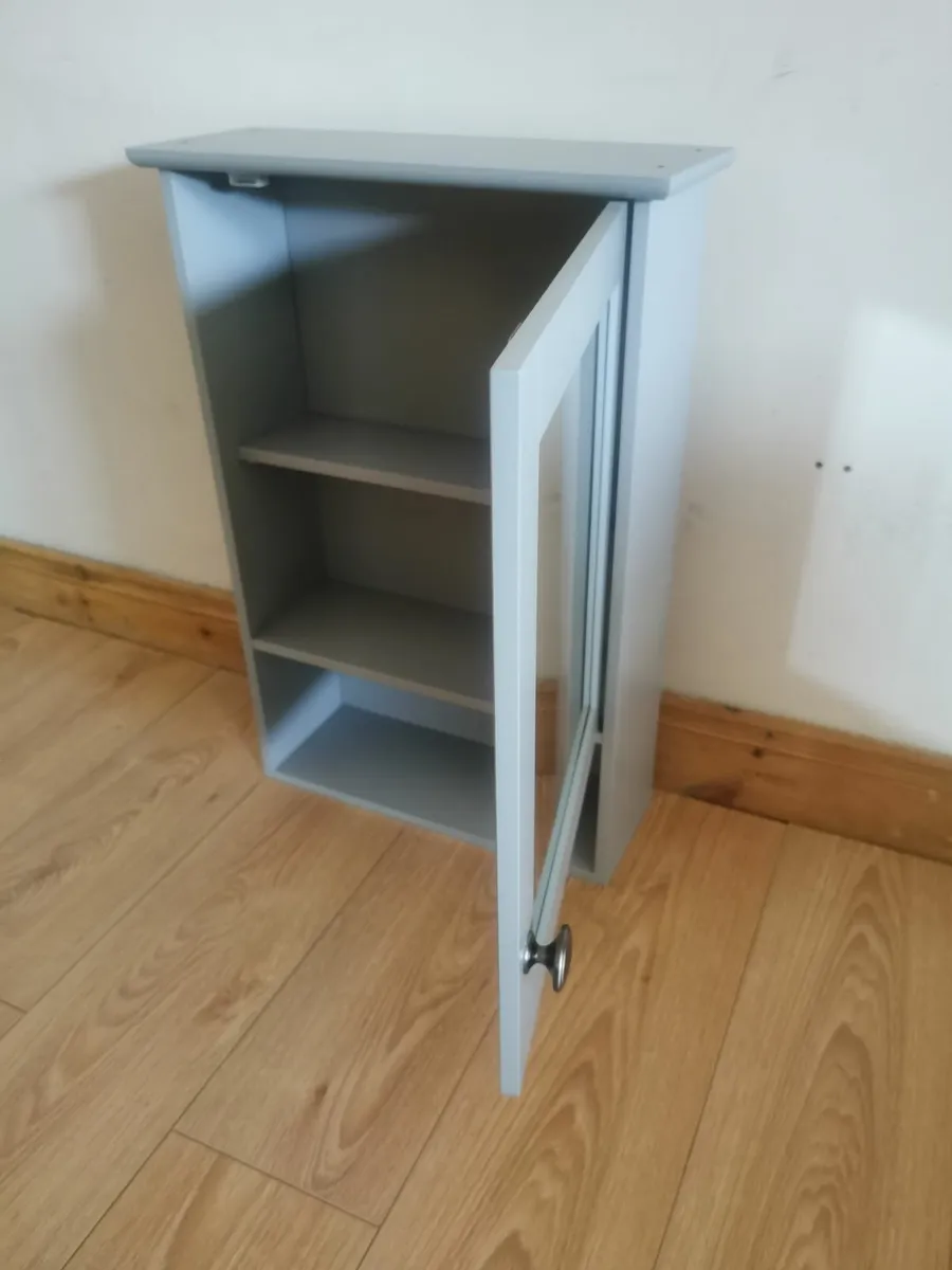 Quality Modern Expensive bathroom cabinet 6months - Image 3