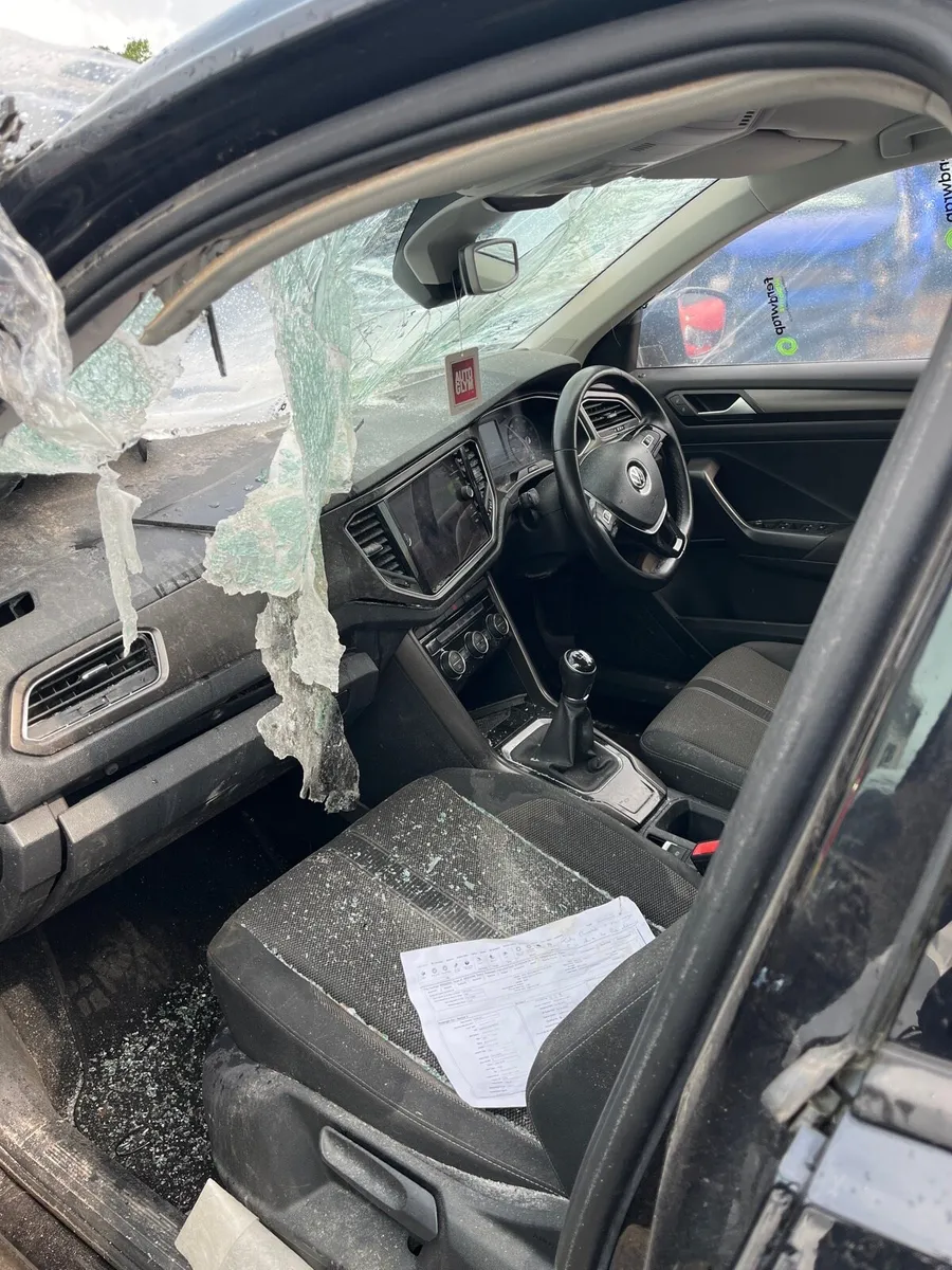 2018 Volkswagen t roc for parts - Image 3