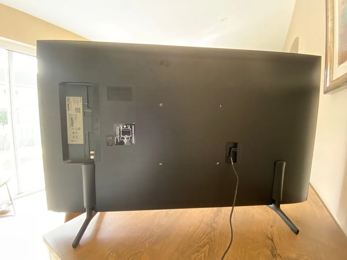Samsung 43 inc smart tv - Image 3
