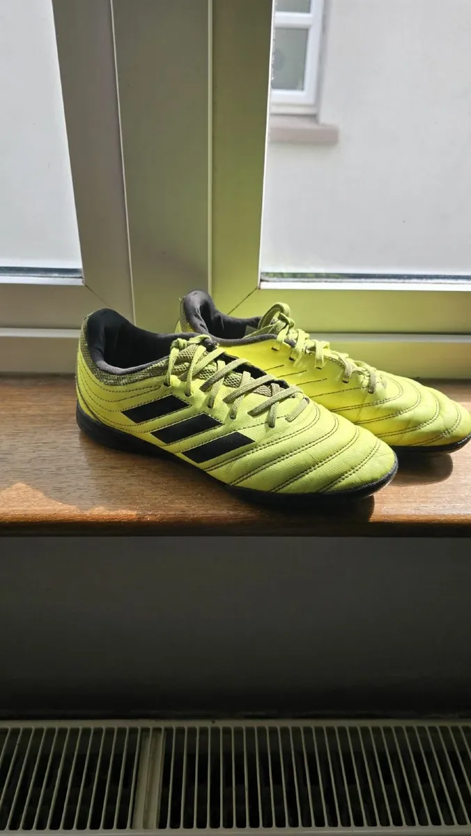 Football Shoes Size: UK 4 - Image 1