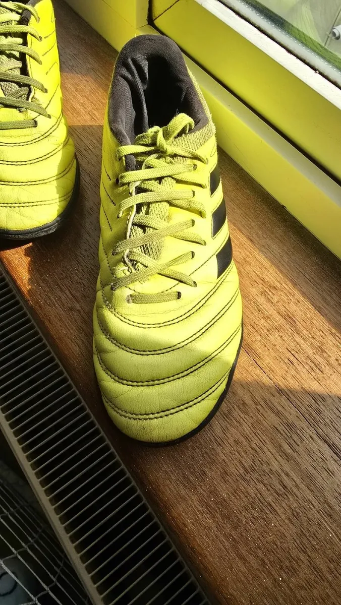 Football Shoes Size: UK 4 - Image 2