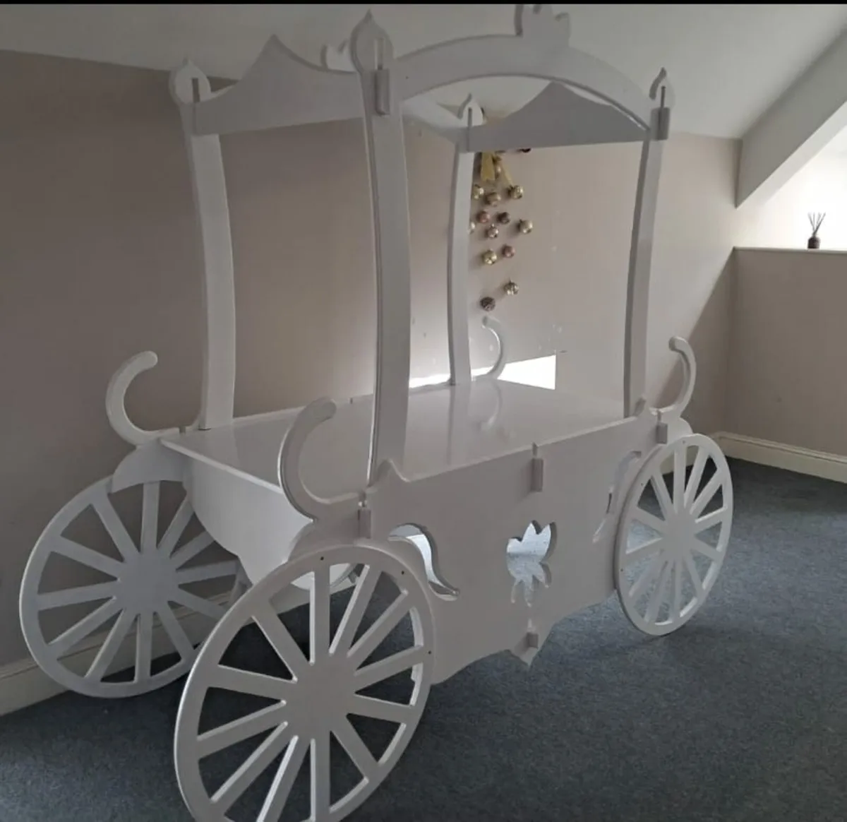 Queen Carriage (candy cart) For Hire - Image 1