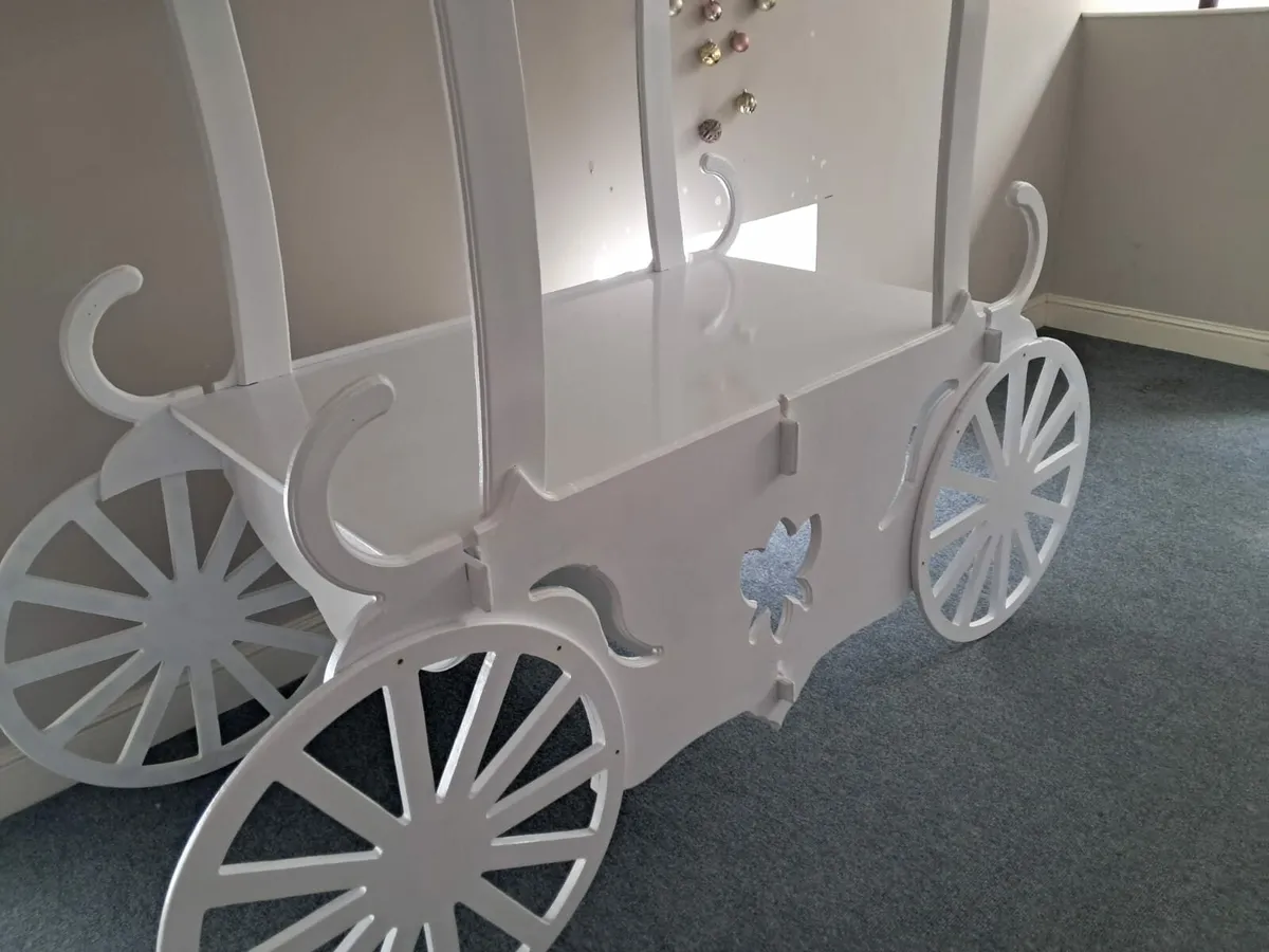 Queen Carriage (candy cart) For Hire - Image 3