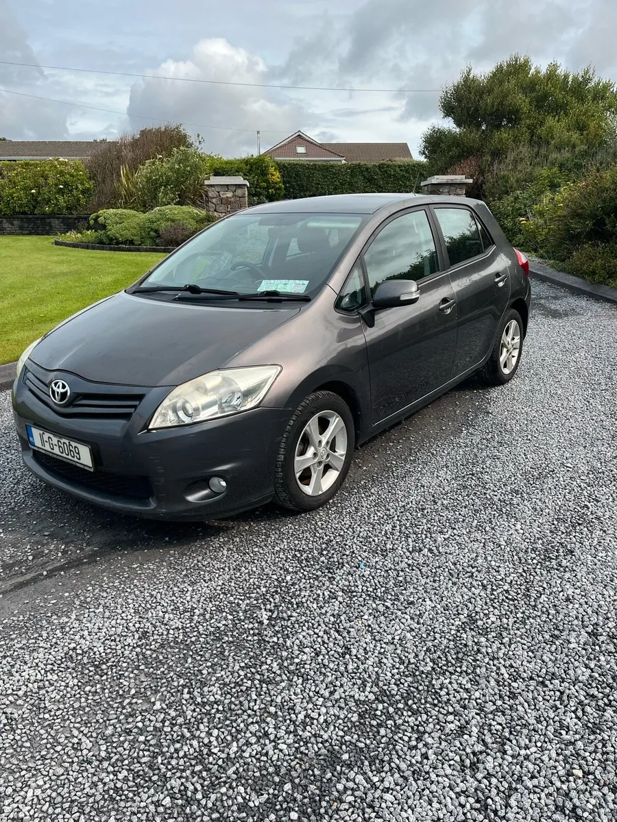 Toyota Auris 2011 - Image 1