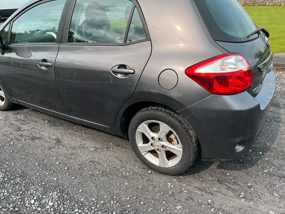 Toyota Auris 2011 - Image 3