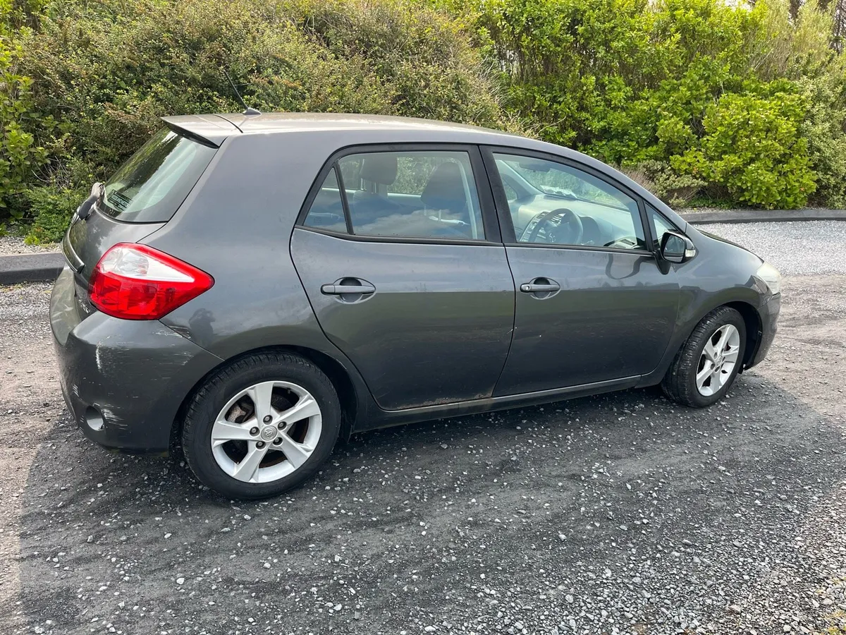 Toyota Auris 2011 - Image 4