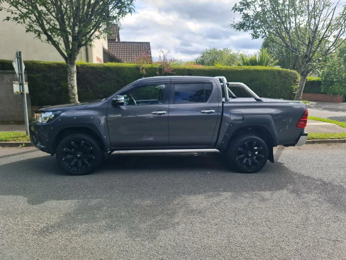 172 Toyota Hilux 2.4 D4D - Image 3