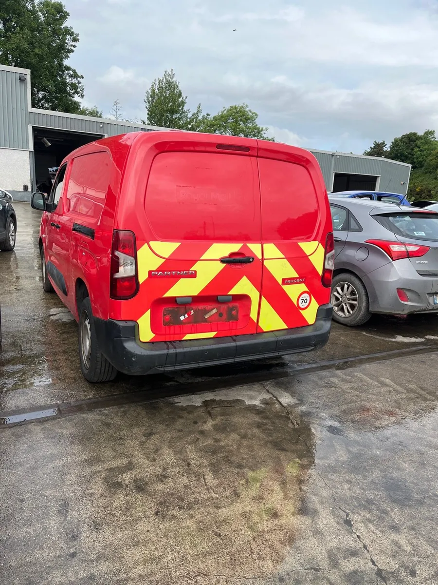 2021 Peugeot partner for parts - Image 3
