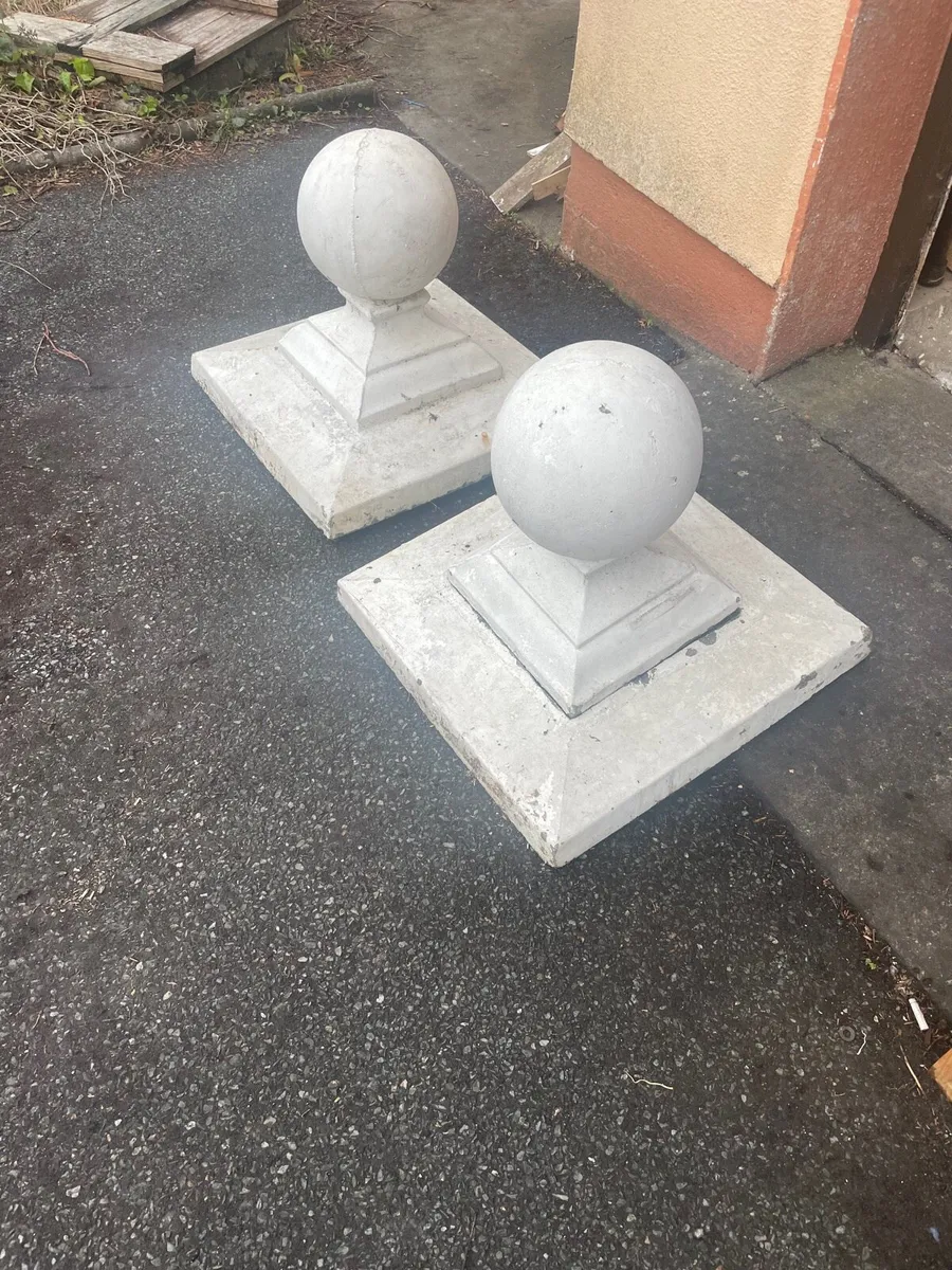 2 x pier cap with a finial - Image 3