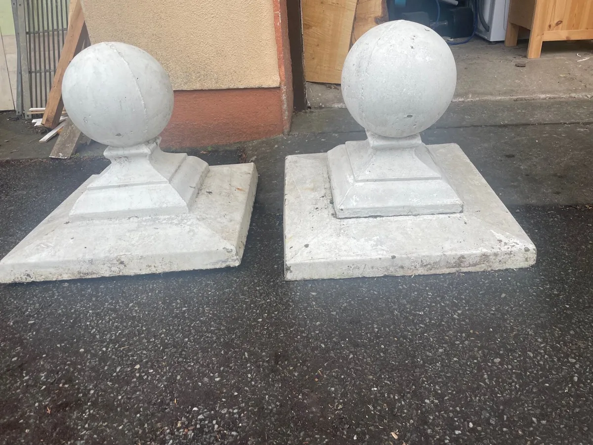 2 x pier cap with a finial - Image 4