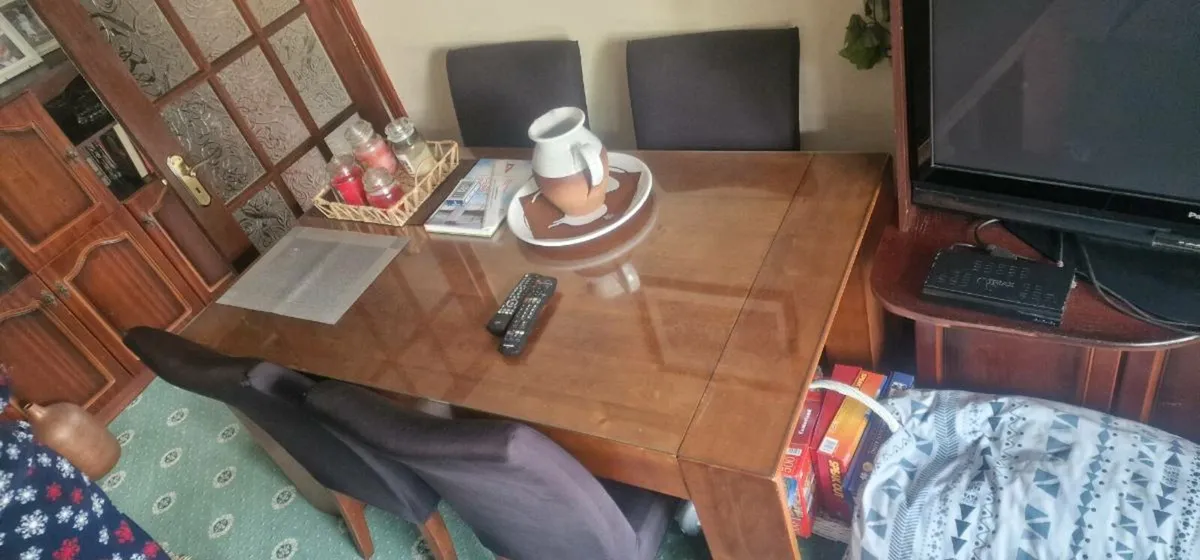Kitchen table with glass top - Image 2