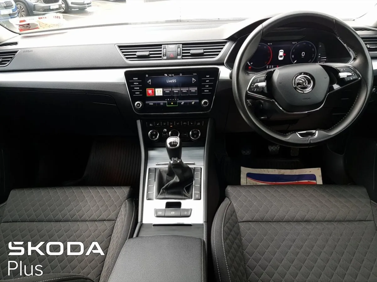 Skoda Superb Superb Ambition 2.0 TDI 150 BHP - Image 2