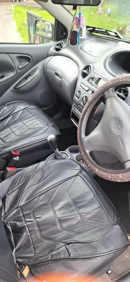 Toyota Yaris 2002 - Image 3