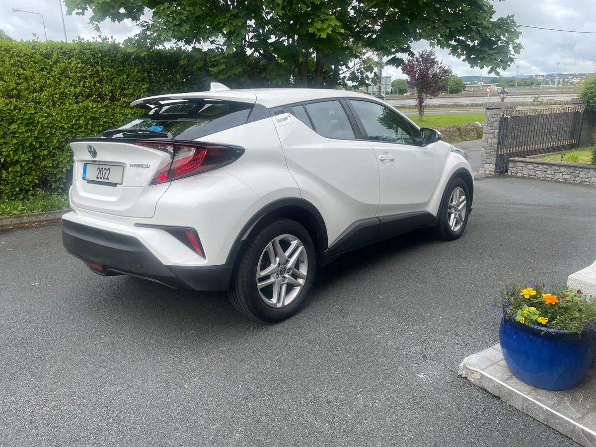 2022. -Toyota -C-HR-1.8 Hybrid -Automatic - Image 2