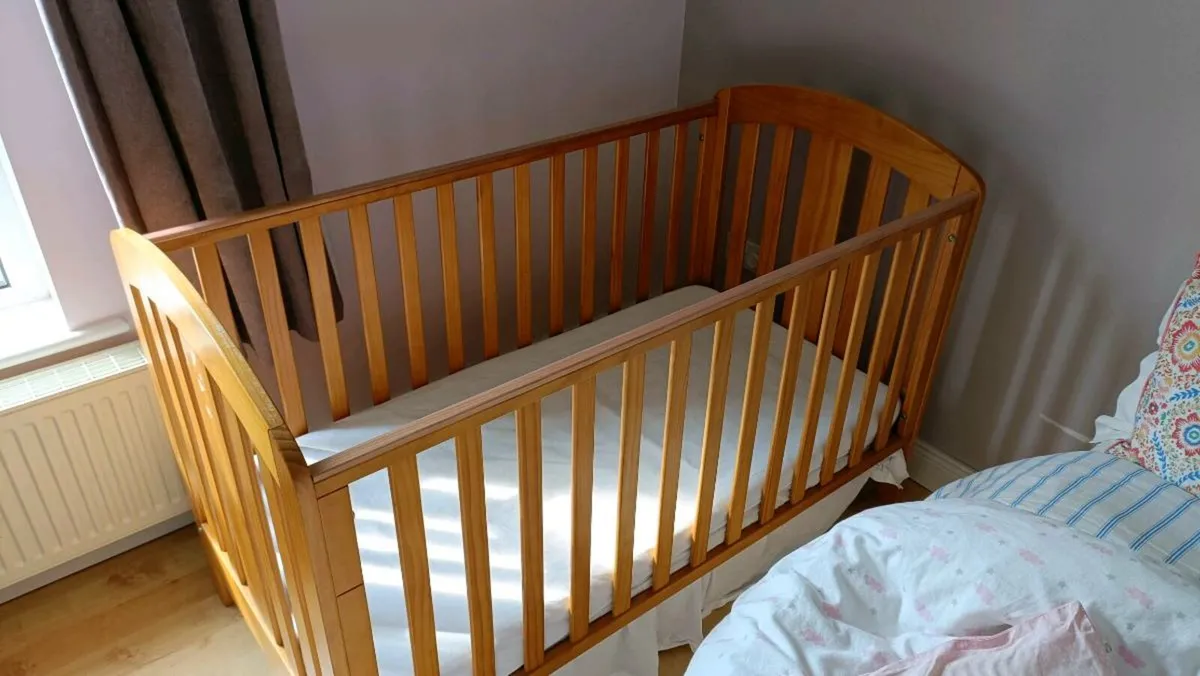 Baby crib / toddler bed - Image 1