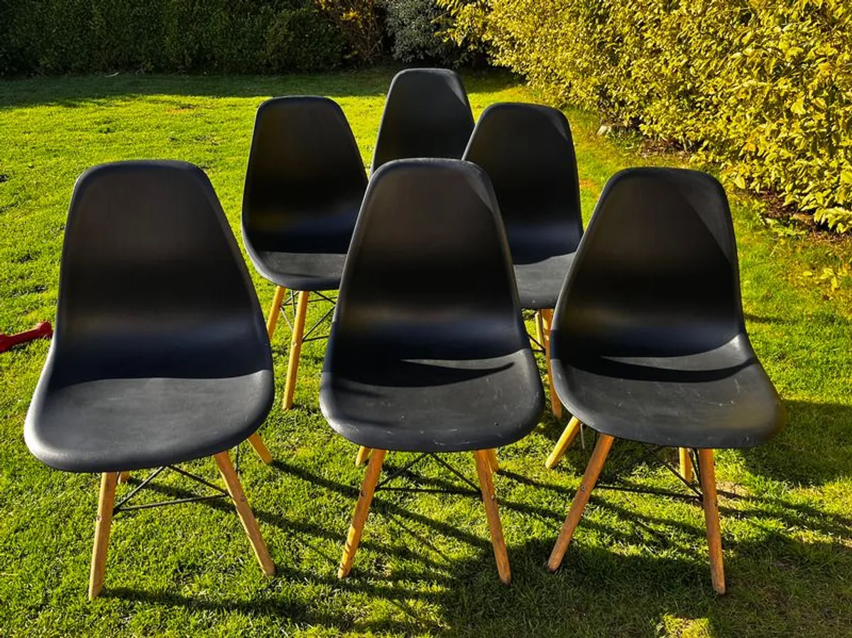 6 chairs (Eames replicas) - Image 1