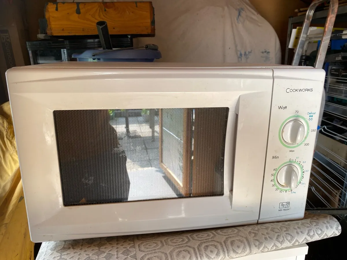 kitchen cabinet & Microwave - Image 3
