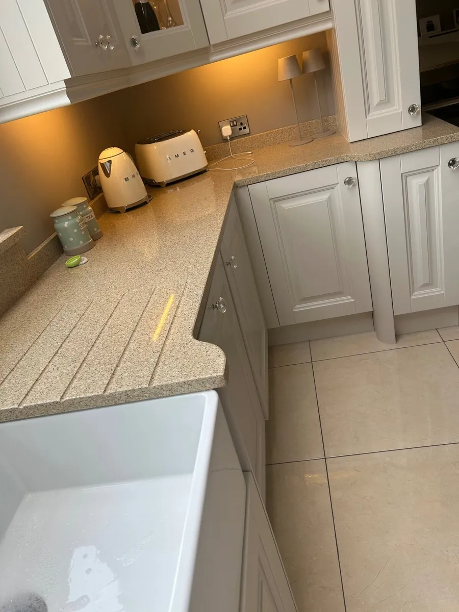 Quartz worktop - Image 2