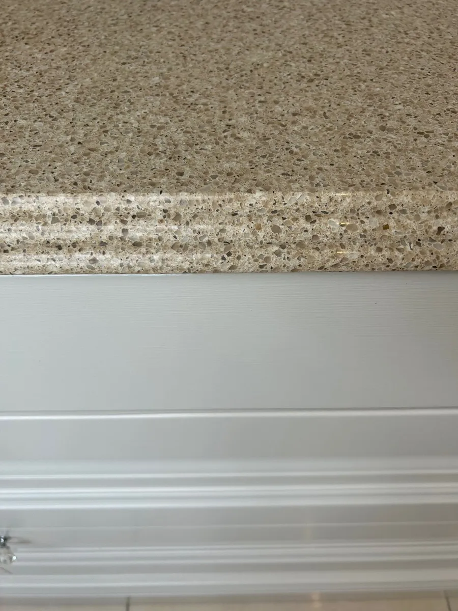Quartz worktop - Image 3