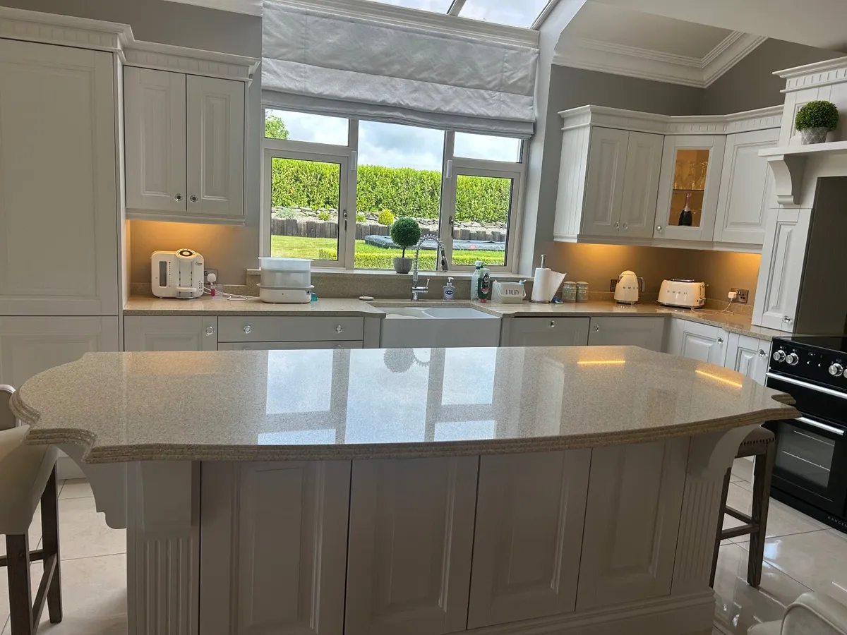 Quartz worktop - Image 4