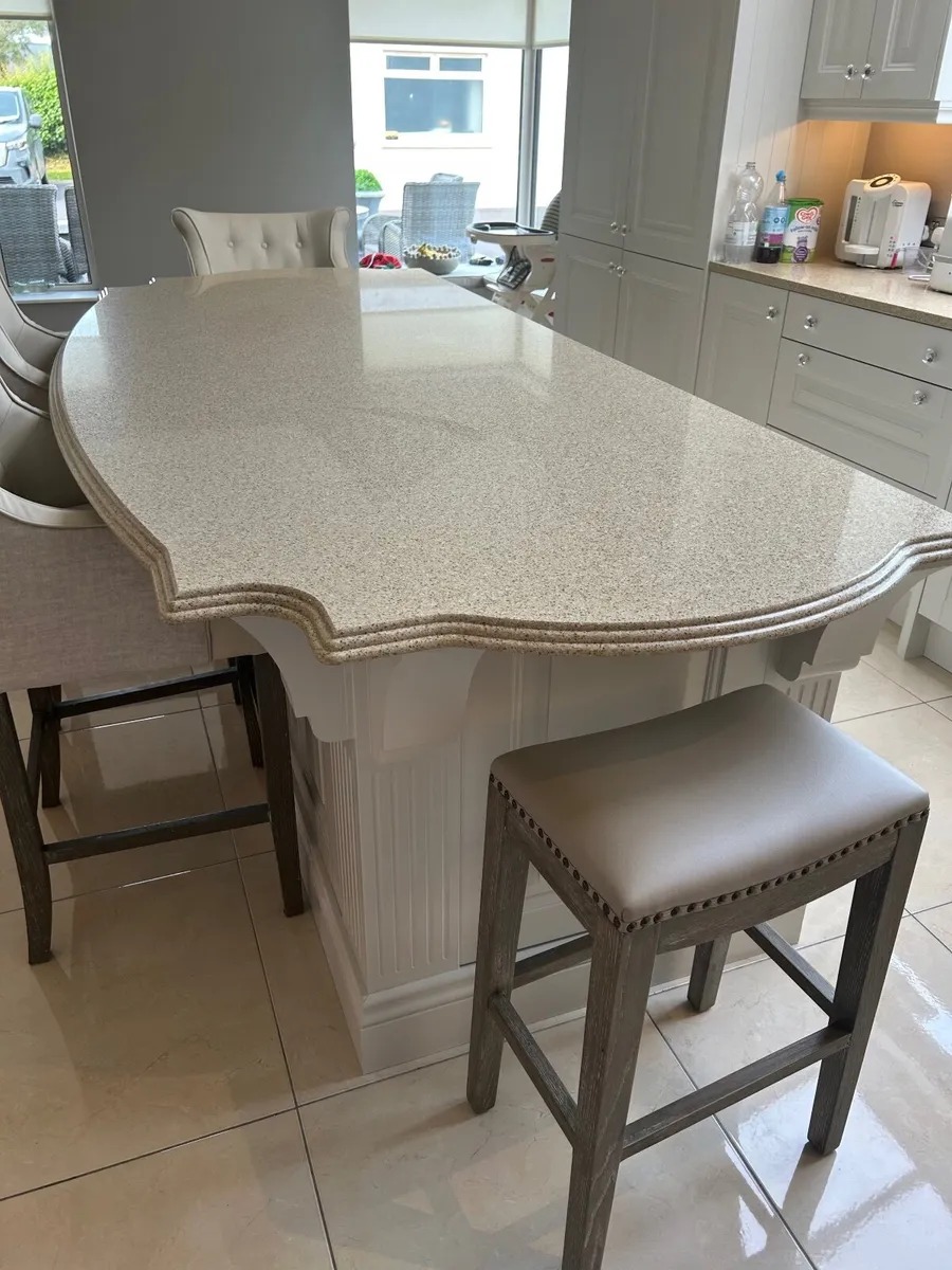 Quartz  island worktop - Image 4