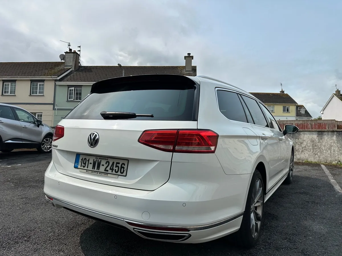 Volkswagen Passat 2019 - Image 2