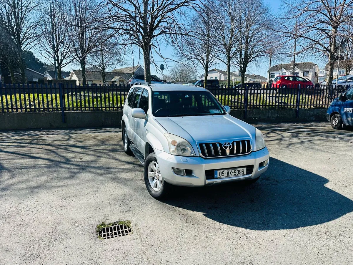 Toyota Land Cruiser 2005 AUTOMATIC 8 SEATER - Image 3