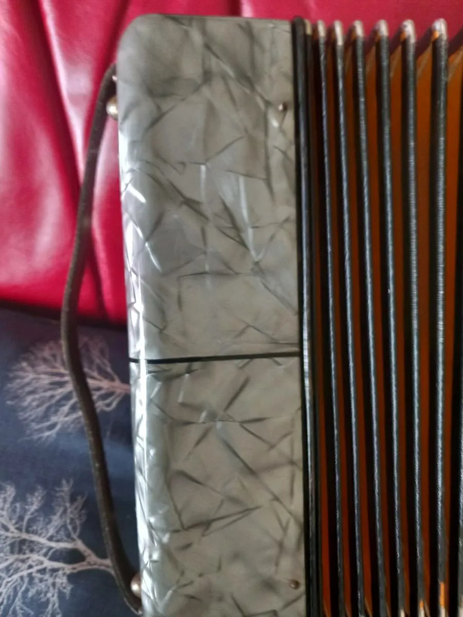 Hohner 3 row button accordion - Image 4