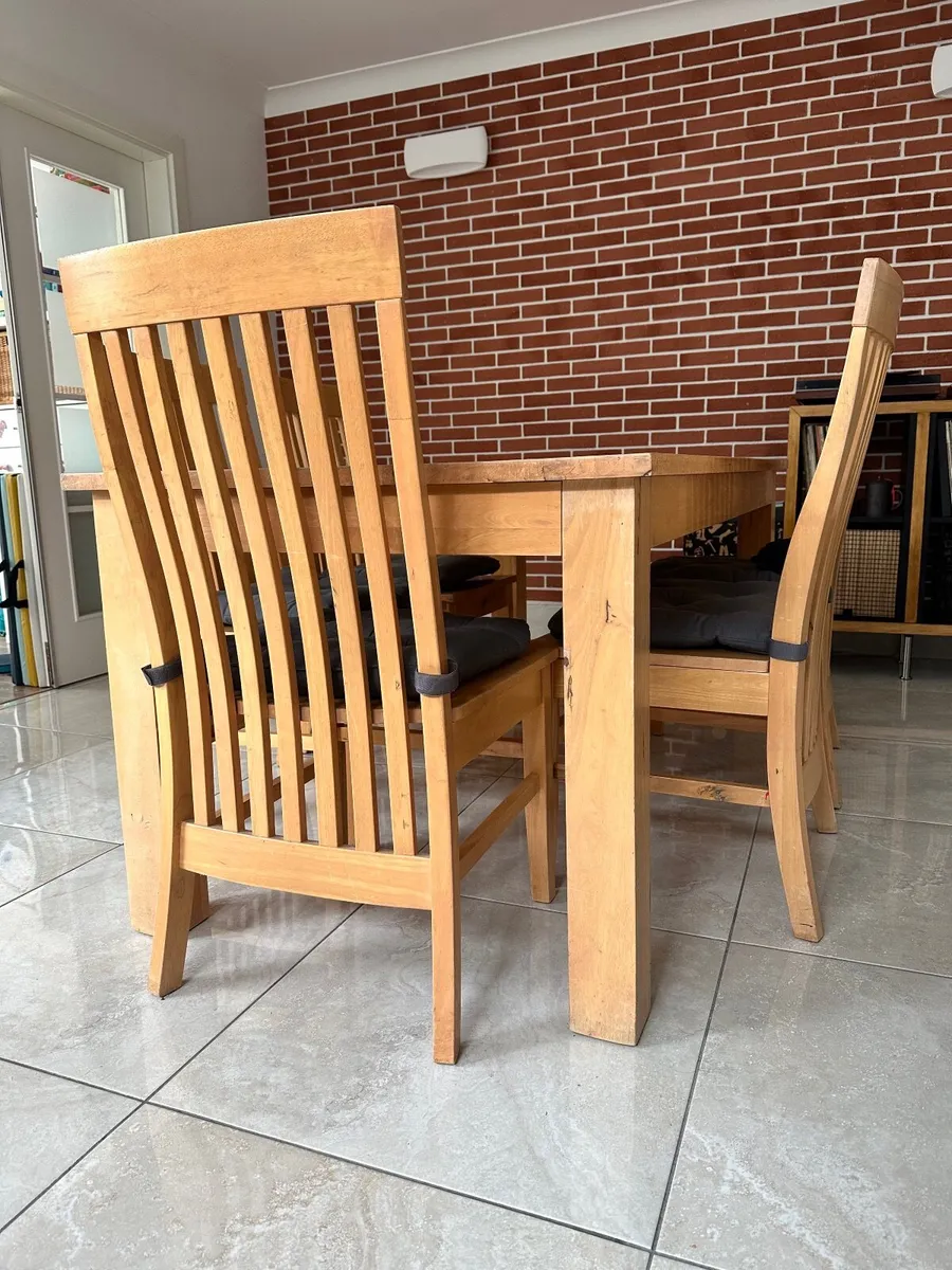 Table and Chairs - Image 2