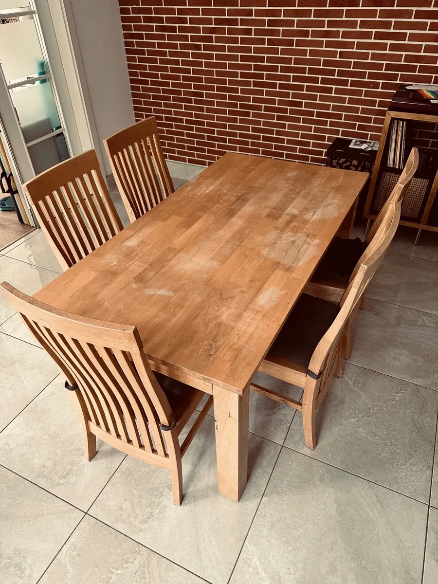 Table and Chairs - Image 4