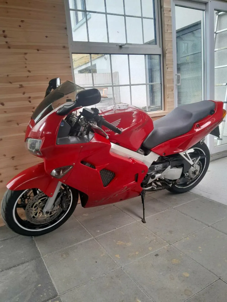 Honda VFR800 - Image 1