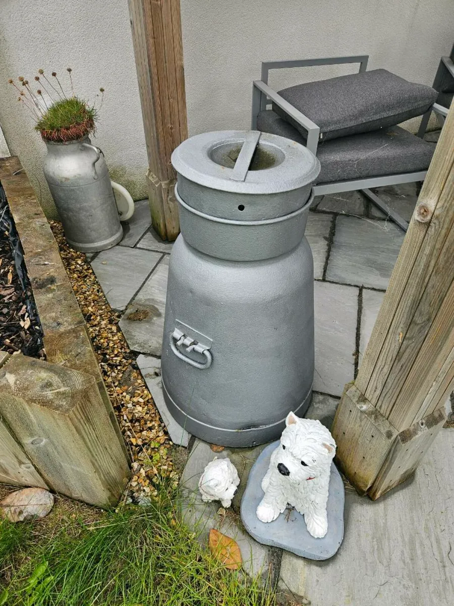 Milk churns - Image 1