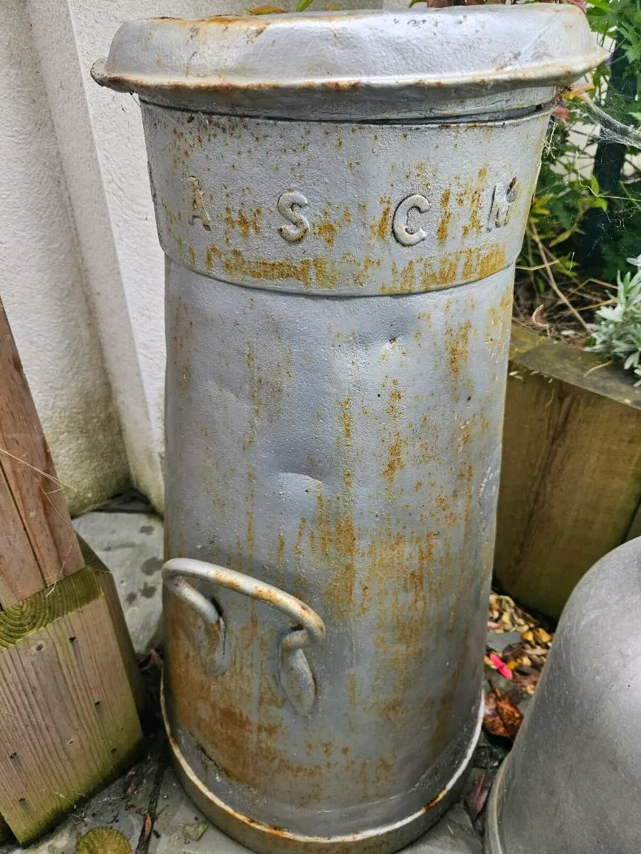 Milk churns - Image 2