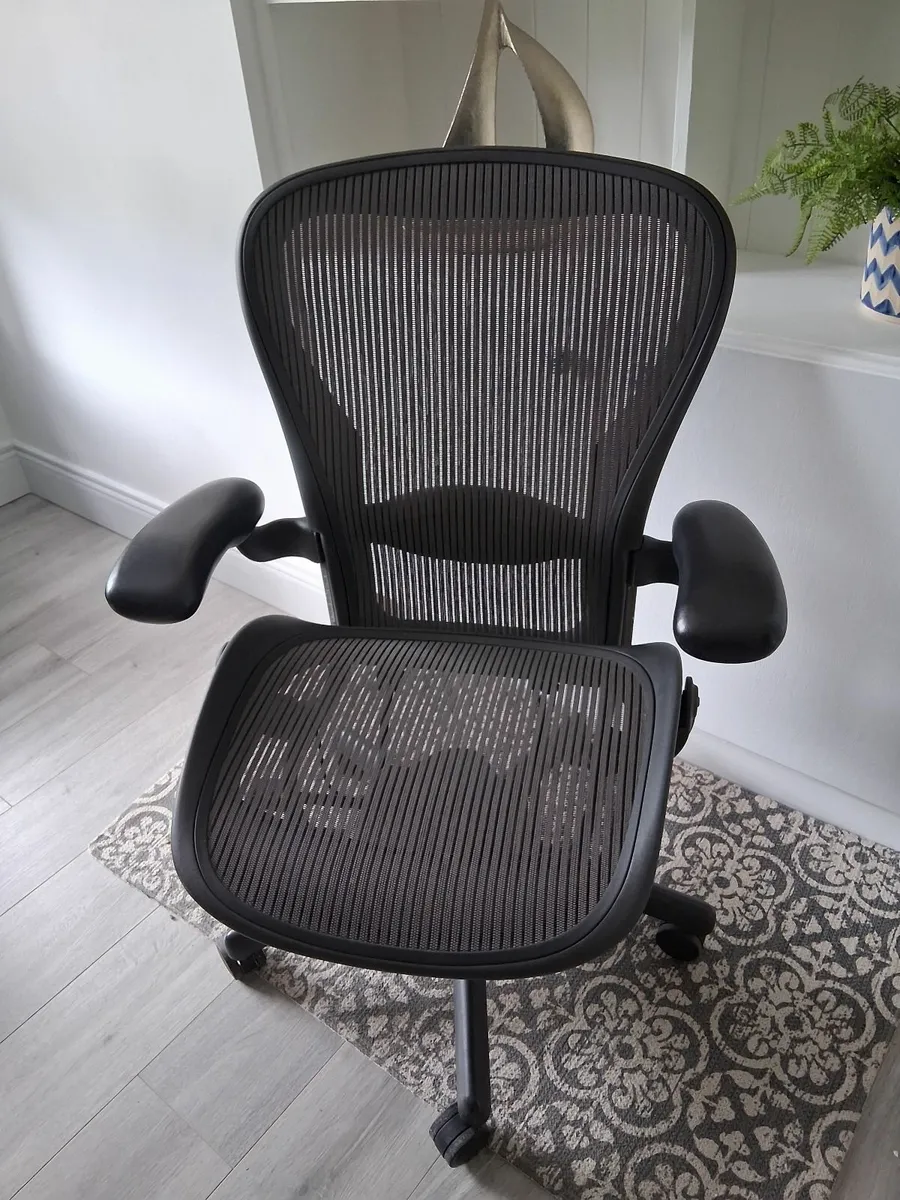 Herman Miller Aeron Ergonomic Chair Size C - Image 2