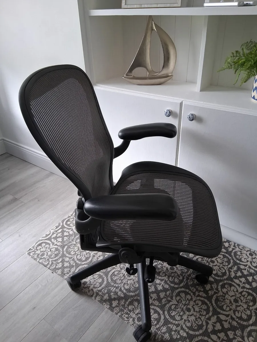 Herman Miller Aeron Ergonomic Chair Size C - Image 4