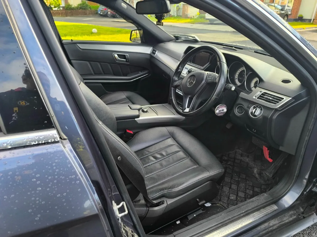 Mercedes-Benz E-Class 2016 BLUETECH - Image 2