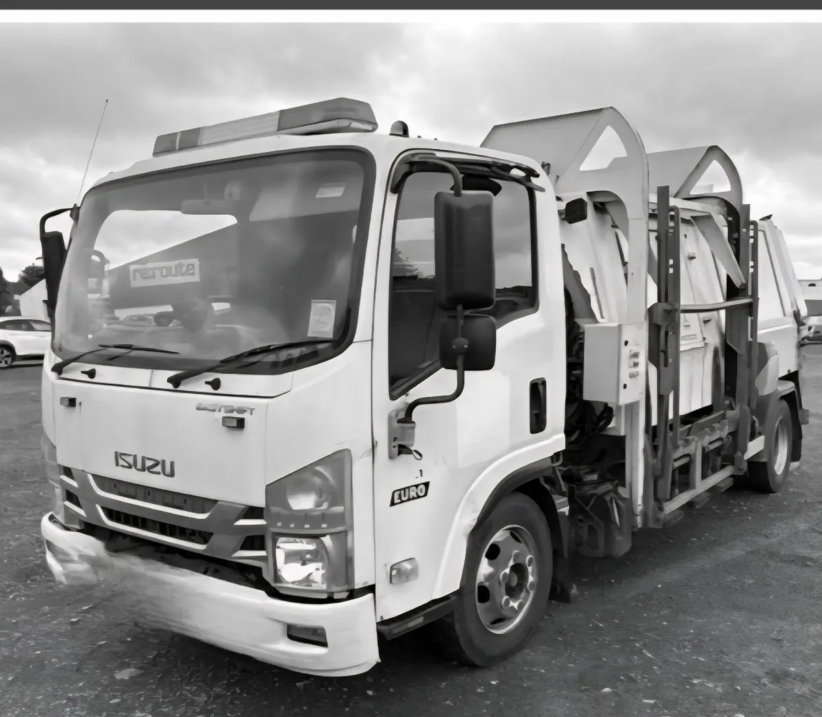 ISUZU FORWARD REFUSE BIN TRUCK  2017 - Image 1